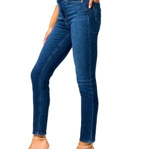 Dark blue pair of PAIGE jeans. Size 26 and it is a skyline skinny style jean.